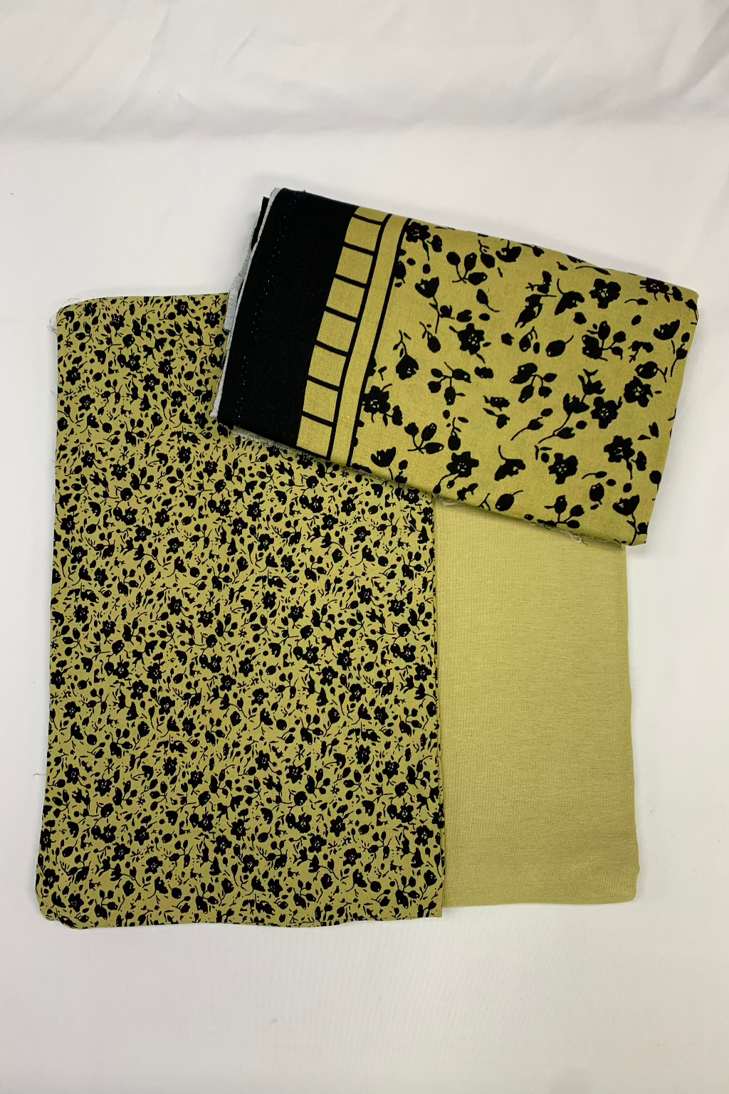 D6 Unstitched Ladies Printed Viscose 3pc Suit