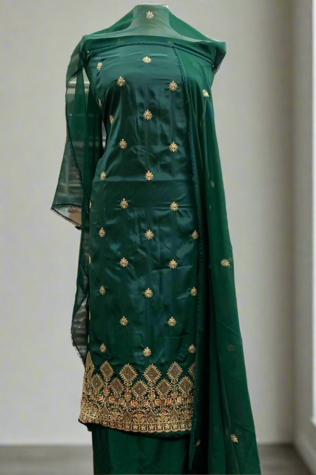 9497 Unstitched Ladies Embroidered Crepe 3pc Suit