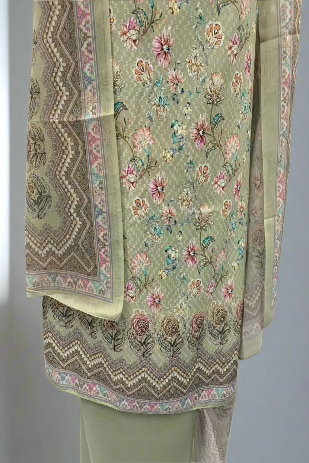 114 Floral Printed Cotton 3pc Unstitched Suit