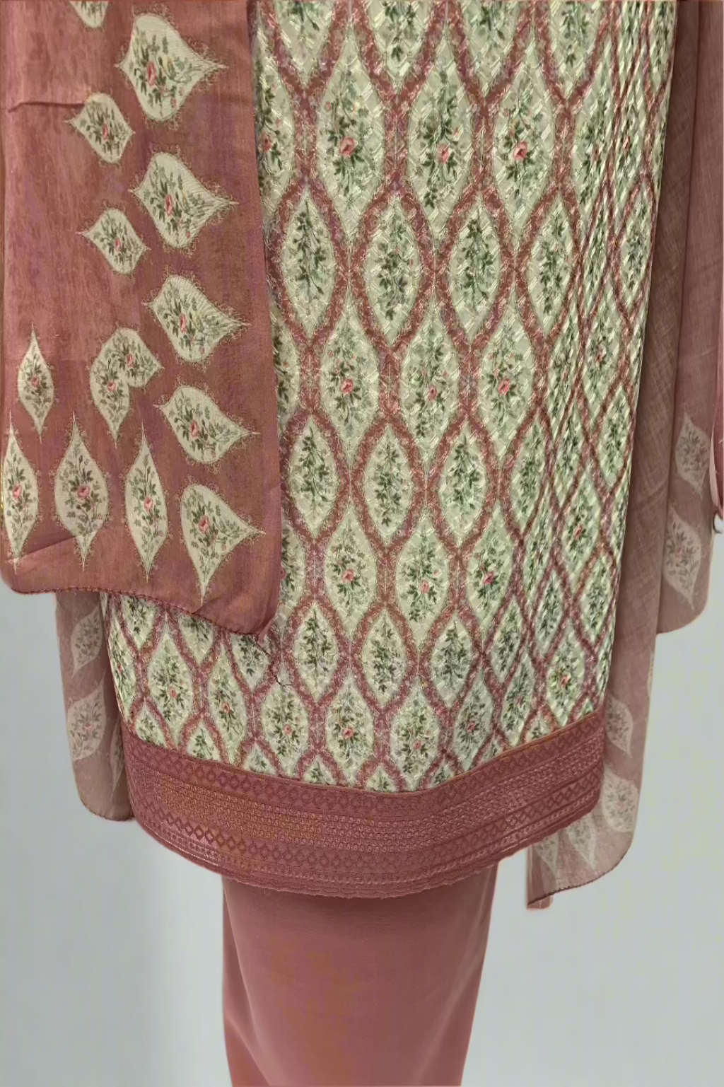 134 Vintage Floral Printed Cotton 3pc Unstitched Suit