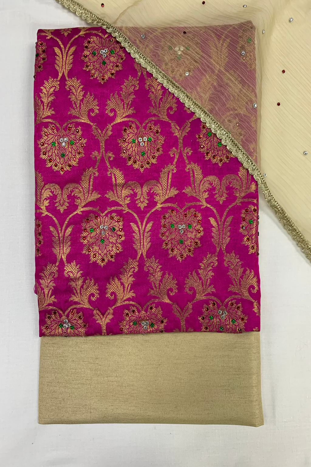 D24 Ladies Banarsi Jacquard Printed 3pc Unstitched Suit