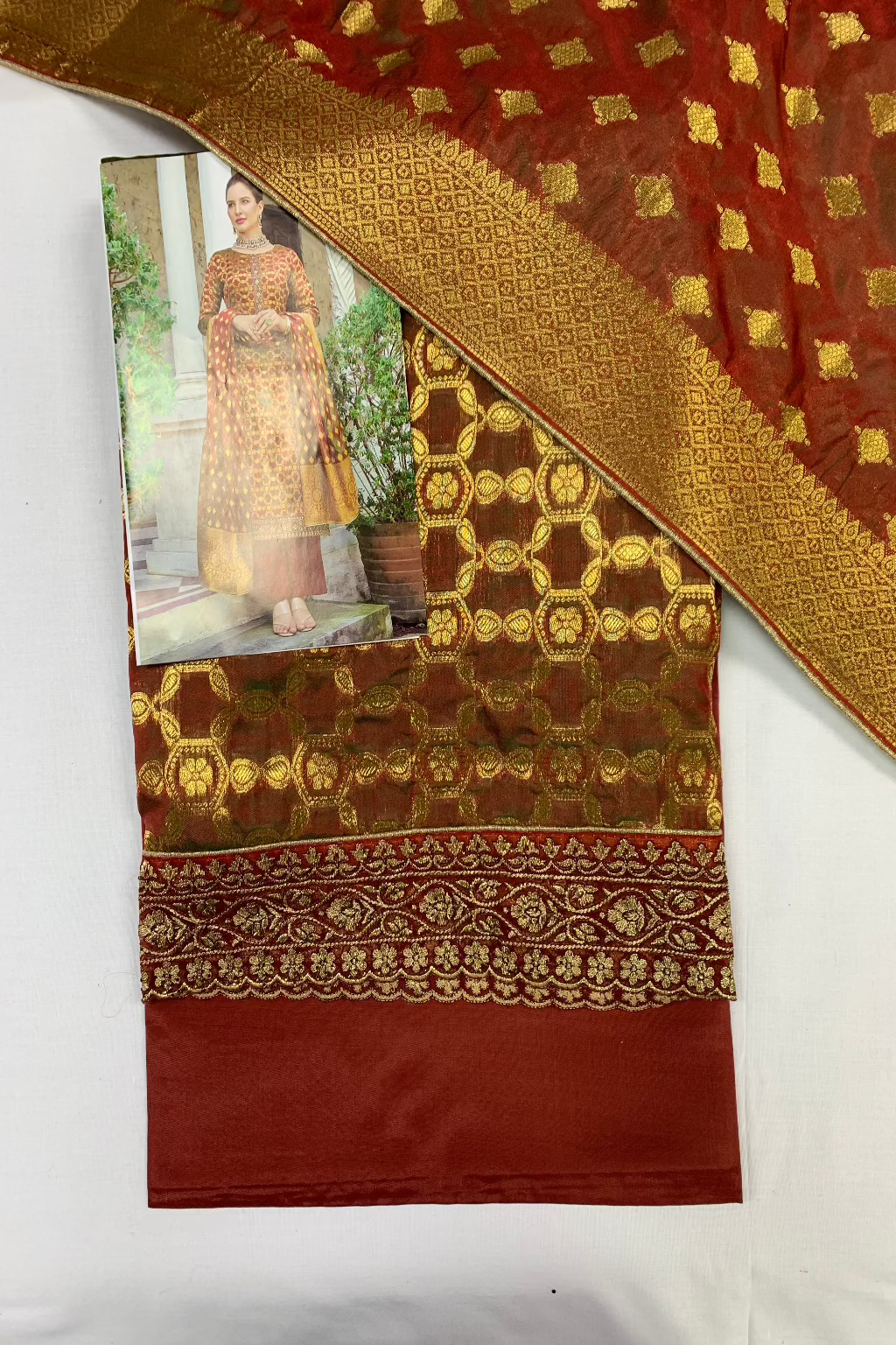 HIBA3 Ladies Banarsi Jacquard Embroidery 3pc Unstitched Suit
