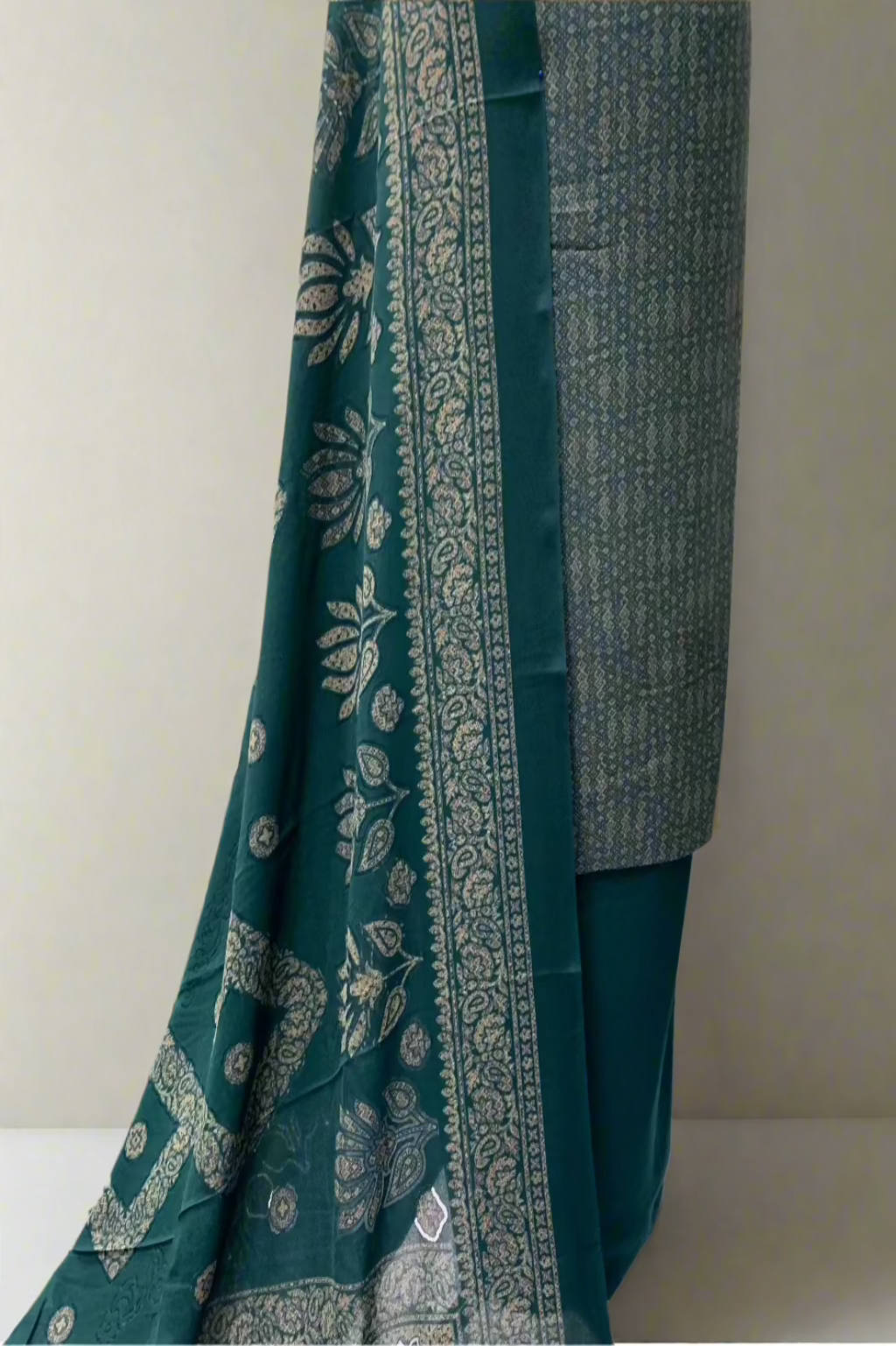 27329 Floral Printed Alpine 3pc Warm Unstitched Suit