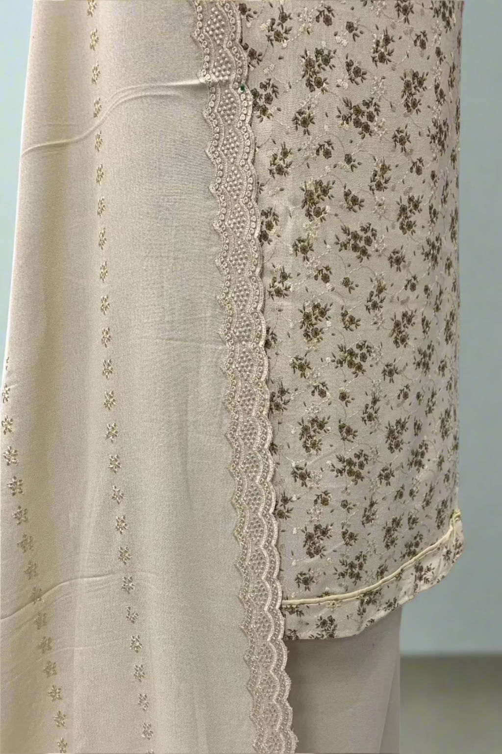 182 Floral Print Alpine 3pc Warm Unstitched Suit with Border
