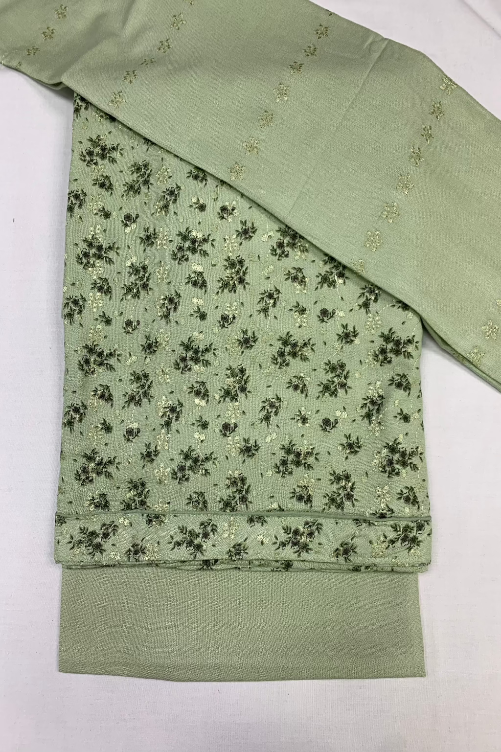 182 Floral Print Alpine 3pc Warm Unstitched Suit with Border