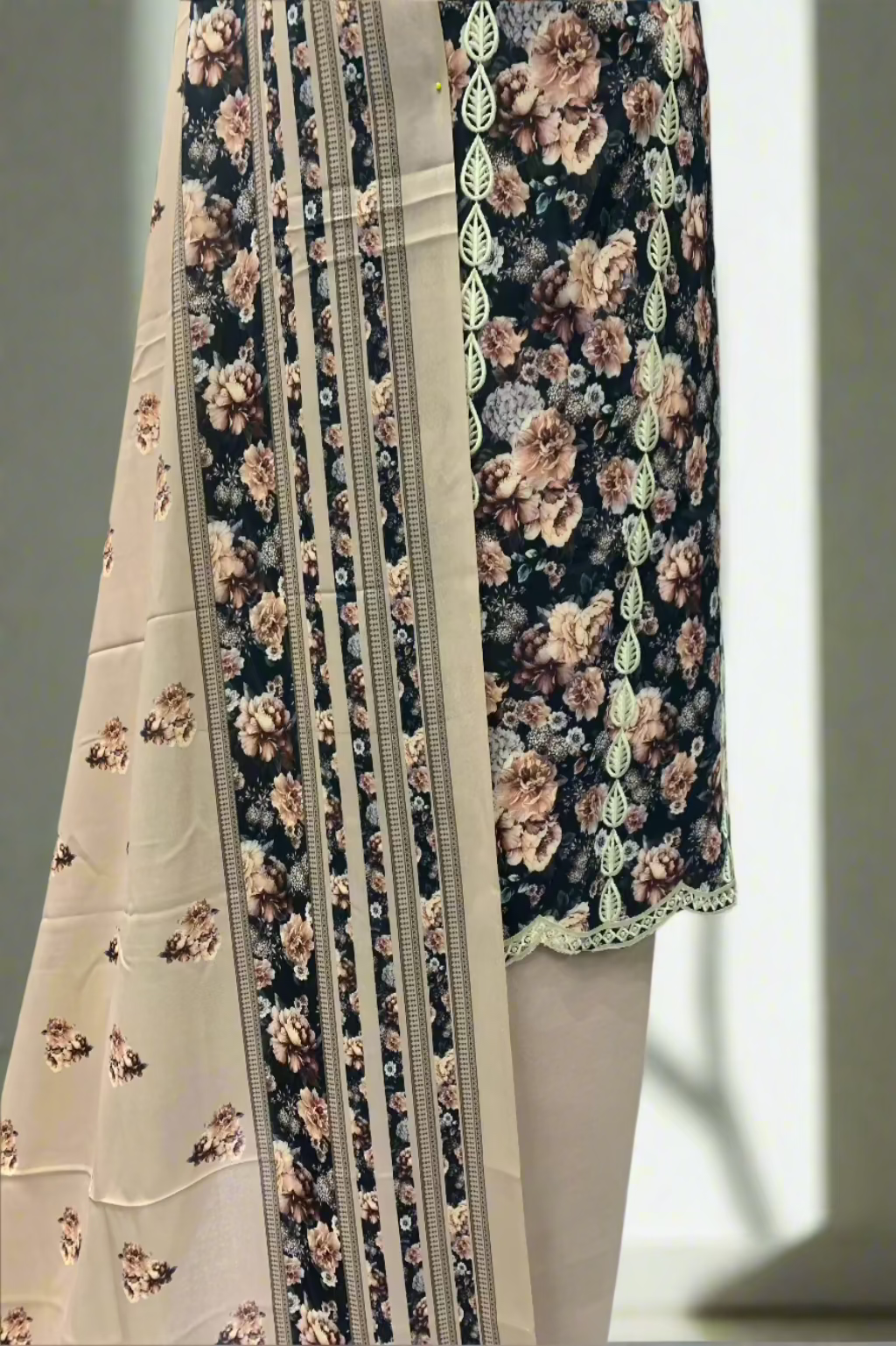 155 Floral Print Embroidered Alpine 3pc Warm Unstitched Suit