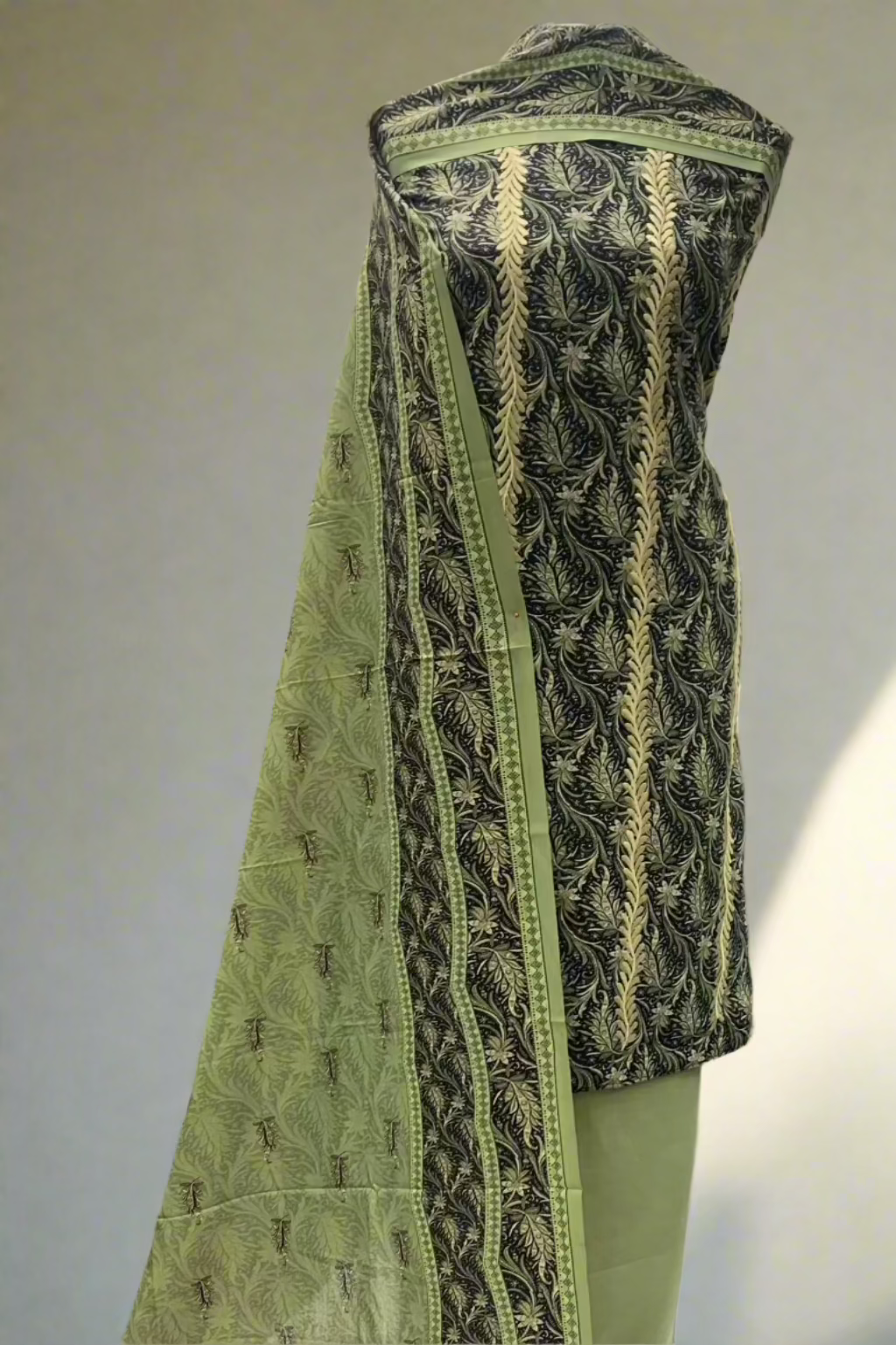 153 Leaf Print Embroidered Alpine 3pc Warm Unstitched Suit