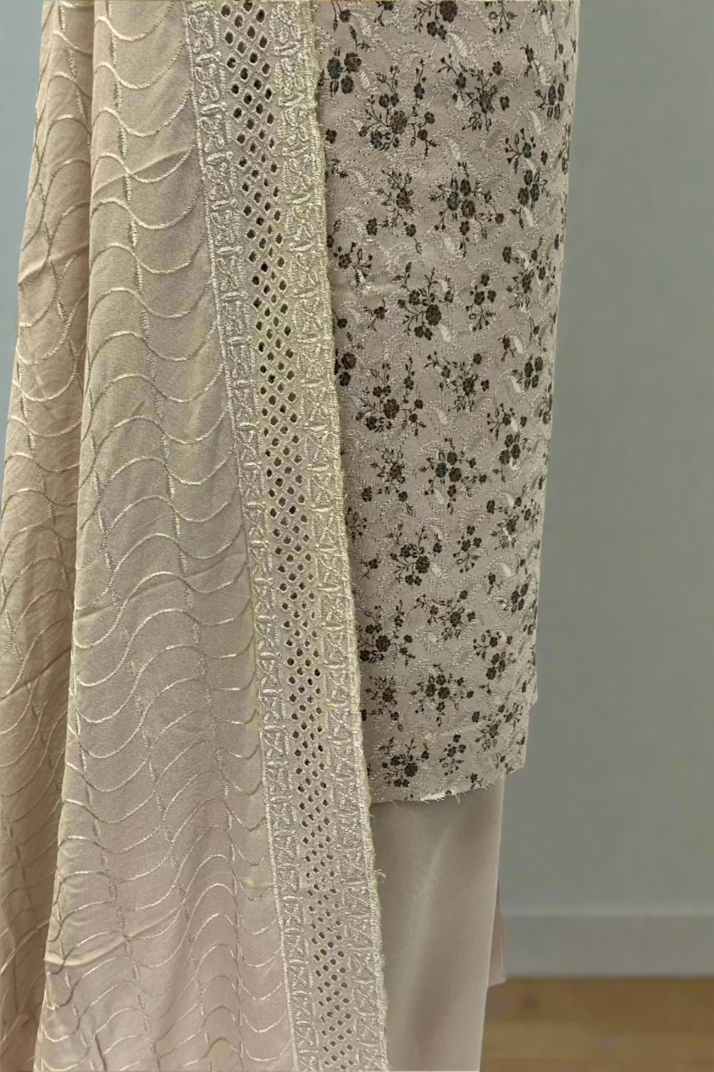 1262 Ditsy Floral Embroidered Alpine 3pc Warm Unstitched Suit