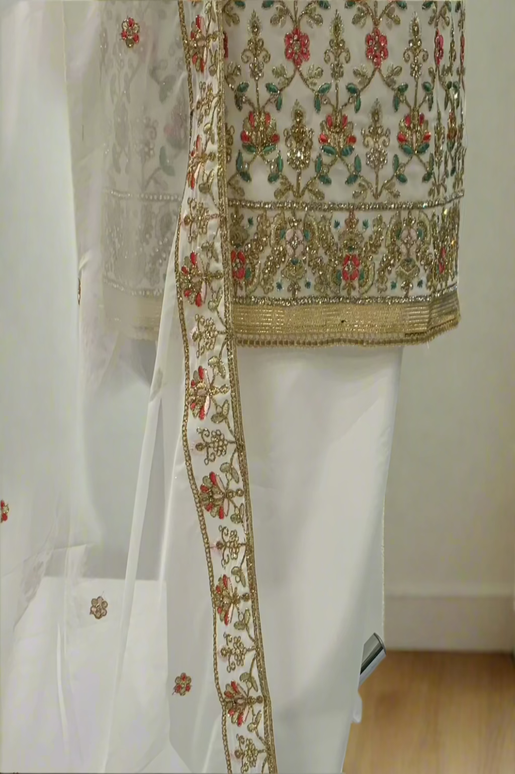 5688 Gold Embroidery Georgette 4pc Unstitched Fancy Suit