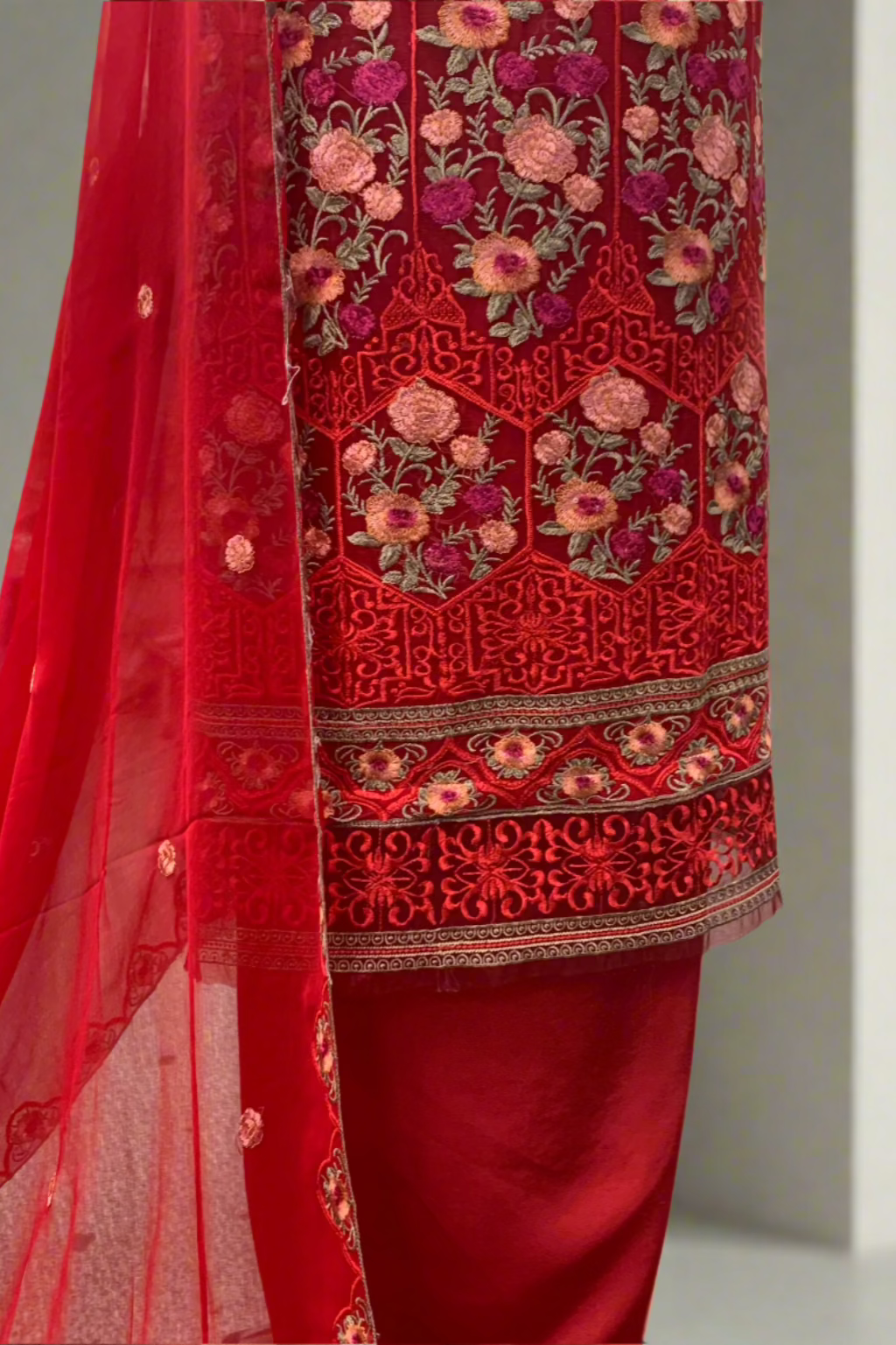 2682 Floral Embroidery Chiffon 4pc Unstitched Fancy Suit