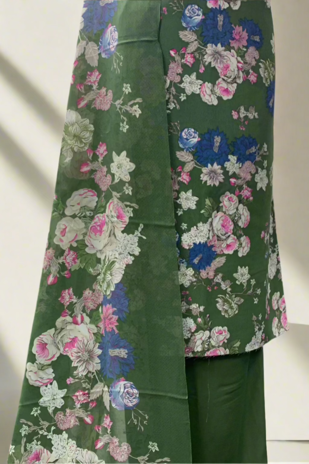 D68 Floral Print Unstitched Ladies Printed Koshibo Crepe 3pc Suit