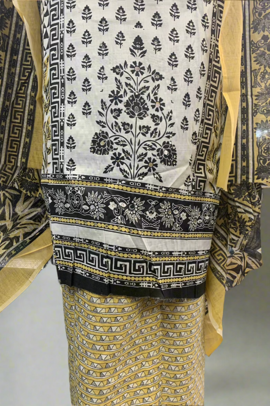 9527 Floral Print Cotton 3pc Unstitched Suit with Diamante