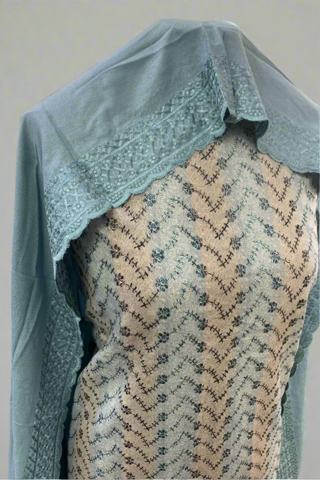 195 Floral Print Embroidered Alpine 3pc Warm Unstitched Suit