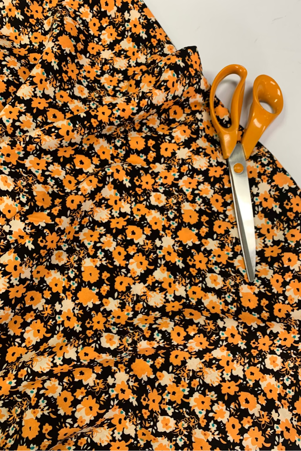 D126 Ditsy Flower Printed Loose Viscose Dress Fabric 4 Yards
