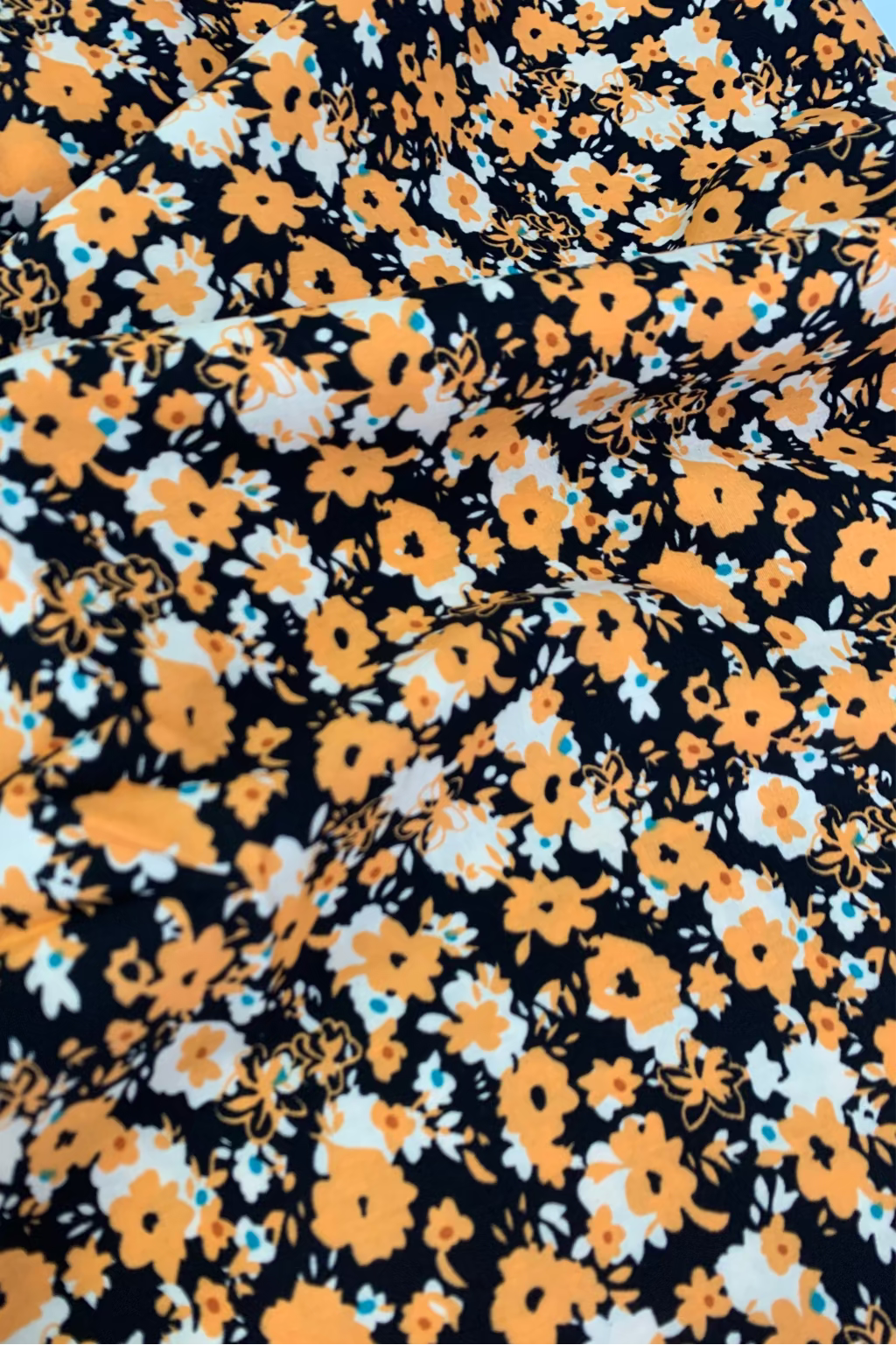 D126 Ditsy Flower Printed Loose Viscose Dress Fabric 4 Yards
