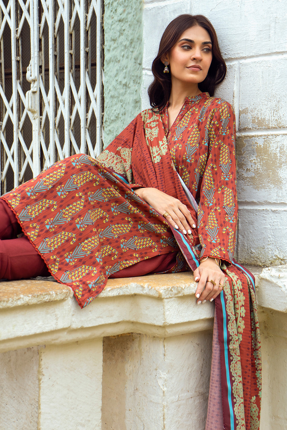Unstitched Digital Printed Linen Salwar Kameez Suit Gul Ahmed LT-32010 B