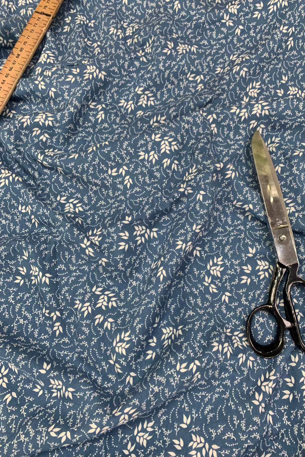 Quality Printed Loose Viscose Dress Fabric 4 Metres