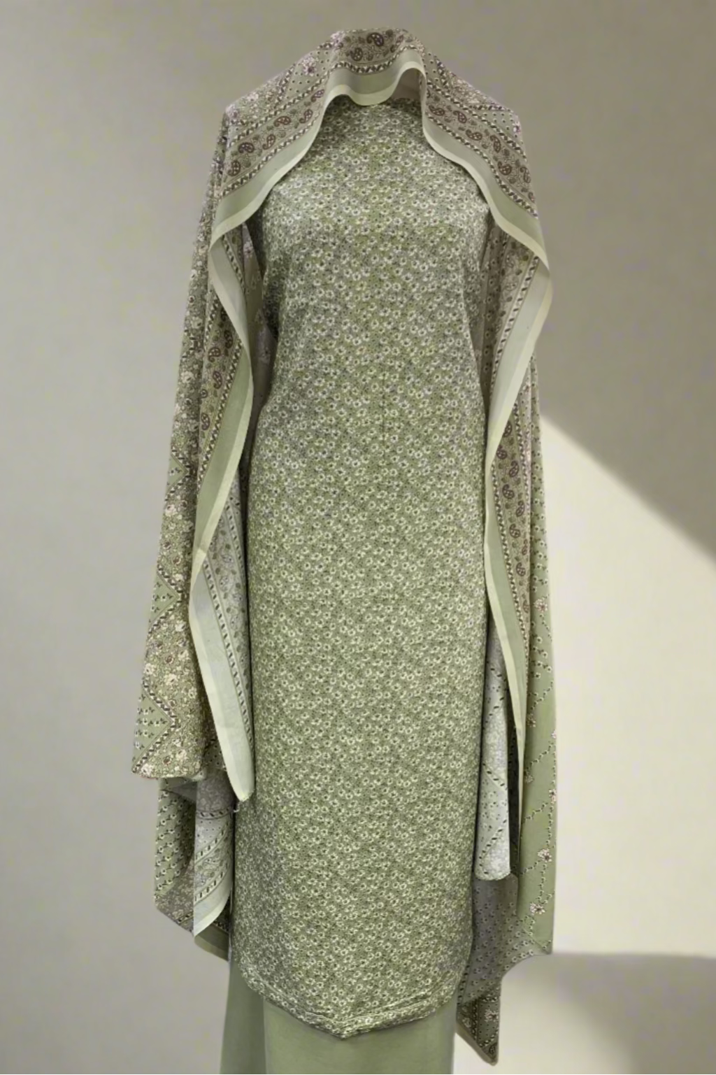 138 Ditsy Floral Print 3pc Warm Alpine Unstitched Suit