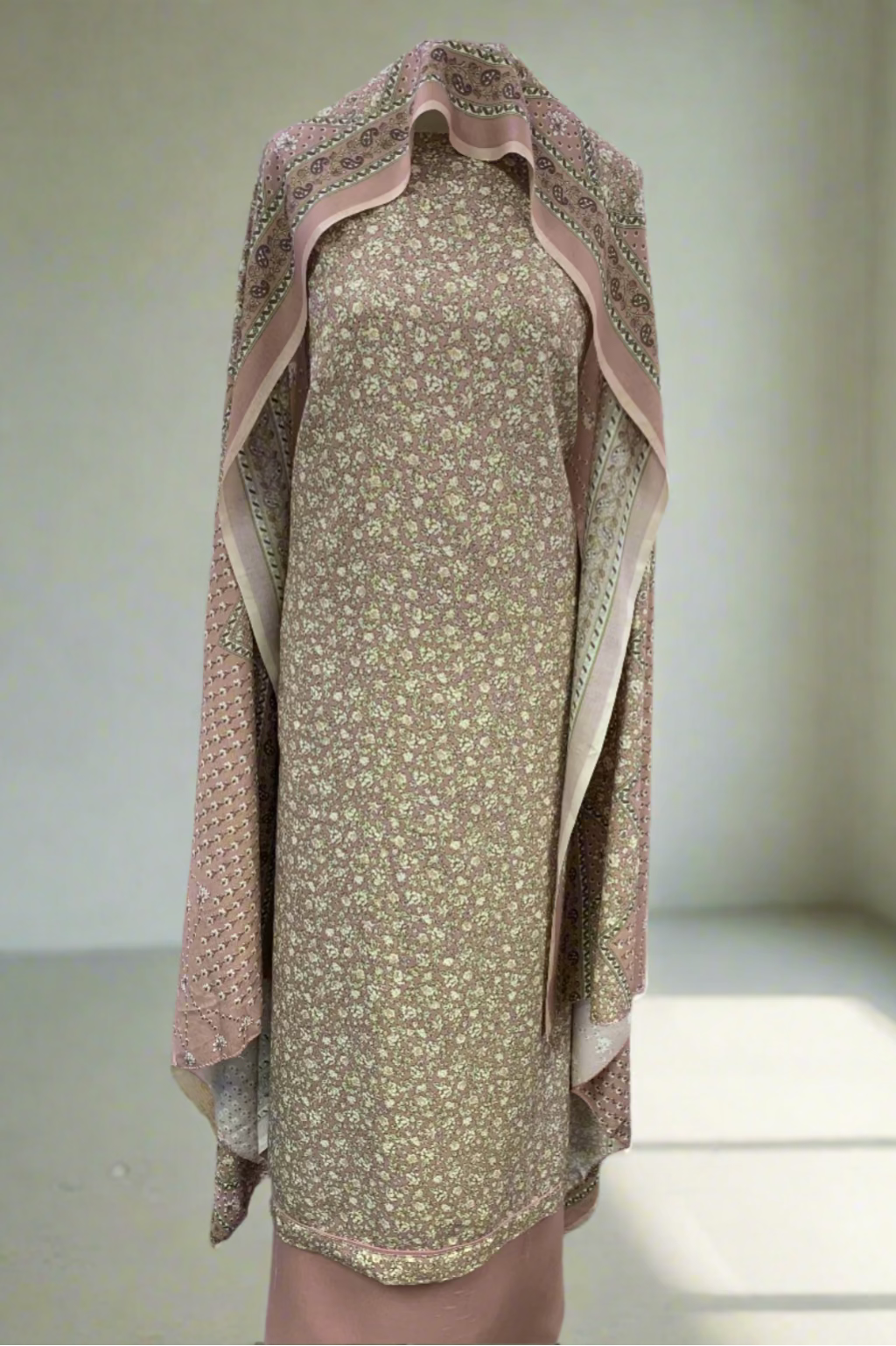 139 Ditsy Floral Print 3pc Warm Alpine Unstitched Suit