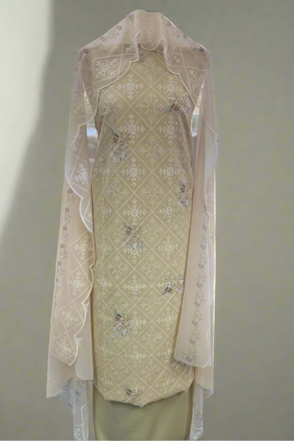 709 Embroidery Floral Print 4pc Unstitched Georgette Suit