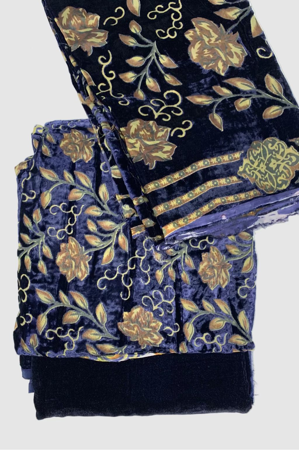 1705 Floral Print 3pc Unstitched Velvet Palachi Suit