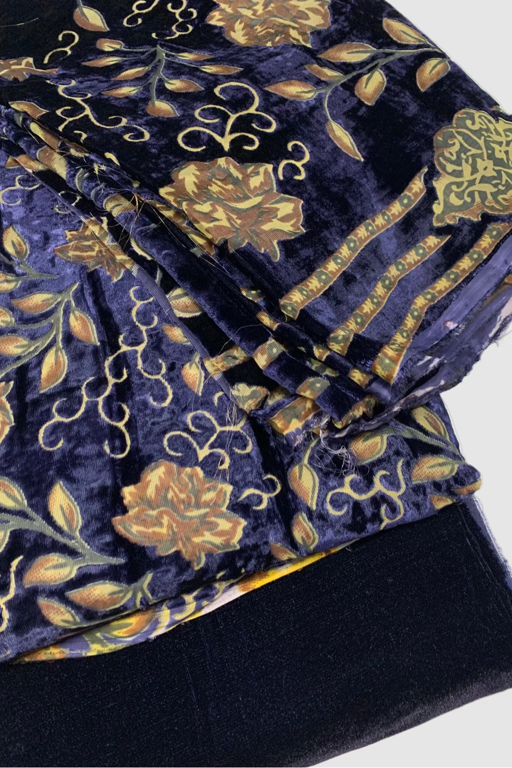 1705 Floral Print 3pc Unstitched Velvet Palachi Suit