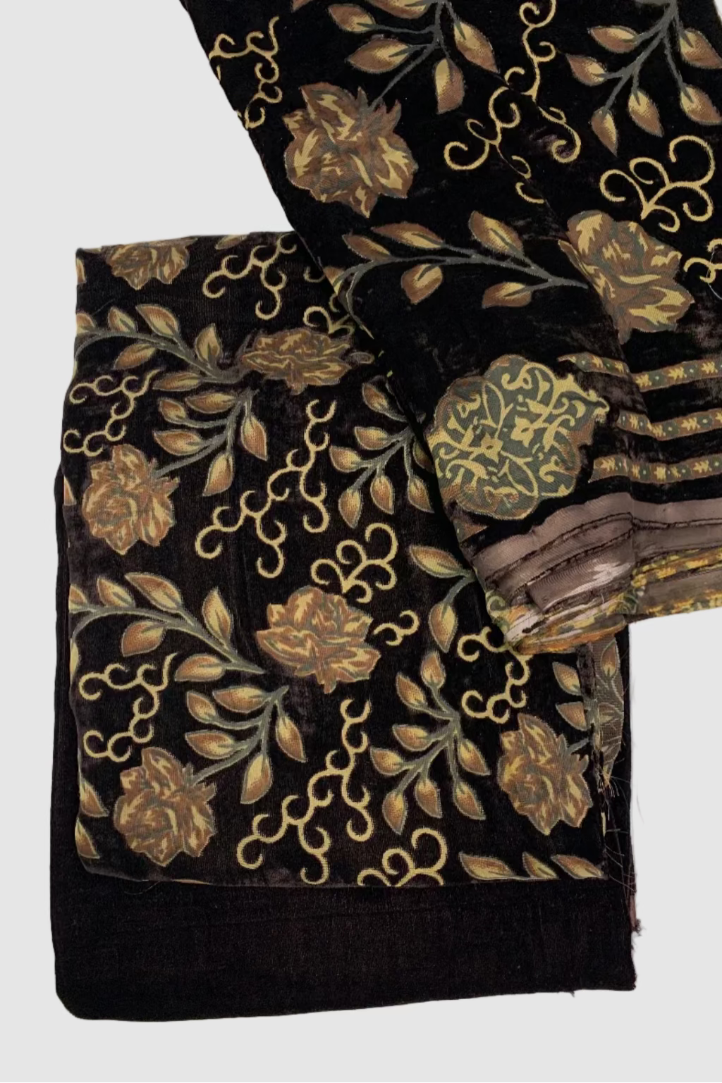 1705 Floral Print 3pc Unstitched Velvet Palachi Suit