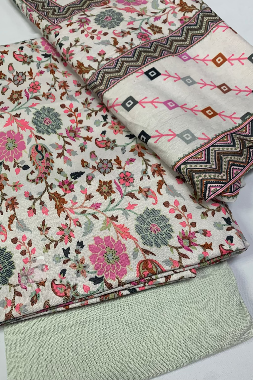 1689 Floral Print 3pc Unstitched Cotton Suit